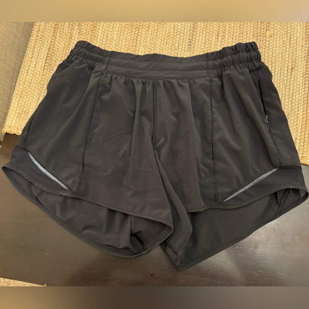 Lulu lemon hottie hot shorts 4” size 8. Black. Comes with bag!